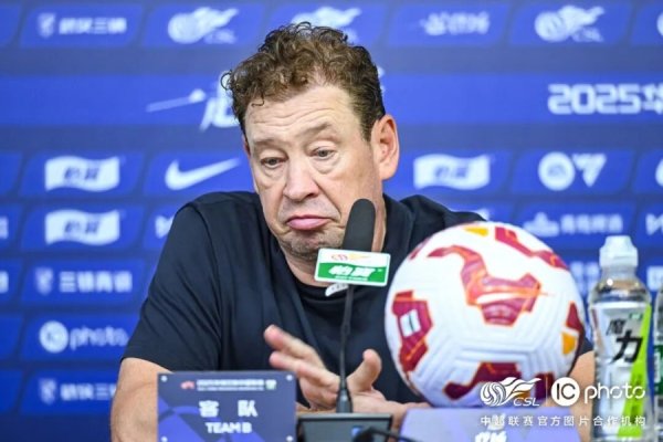 泰仓配资 申花主帅：保持健康的话我对外援阵容满意，明年可能会有小幅调整